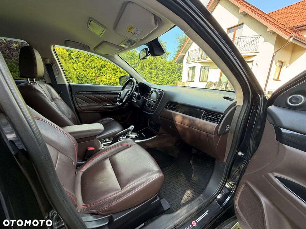 Mitsubishi Outlander Intense + - 12