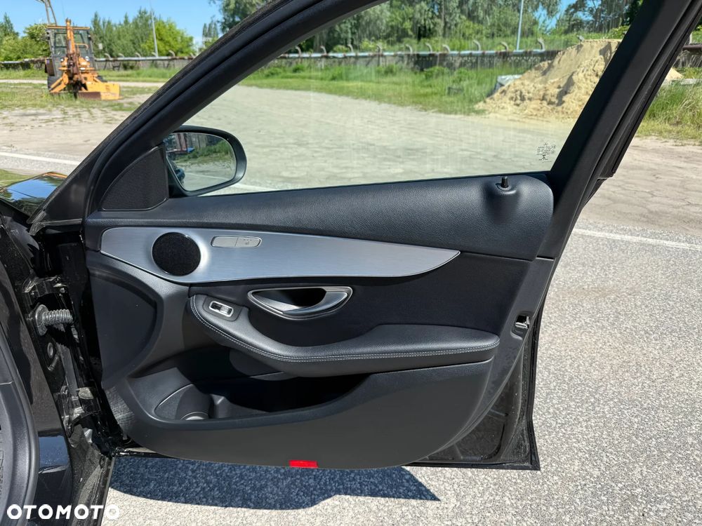 Mercedes-Benz Klasa C 180 7G-TRONIC Exclusive - 27