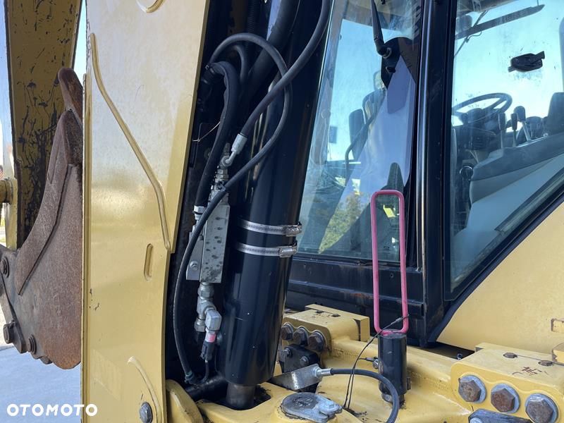 Caterpillar 428 F , rok 2012 Posiada w zestawie 4 łyżki, widły. - 7