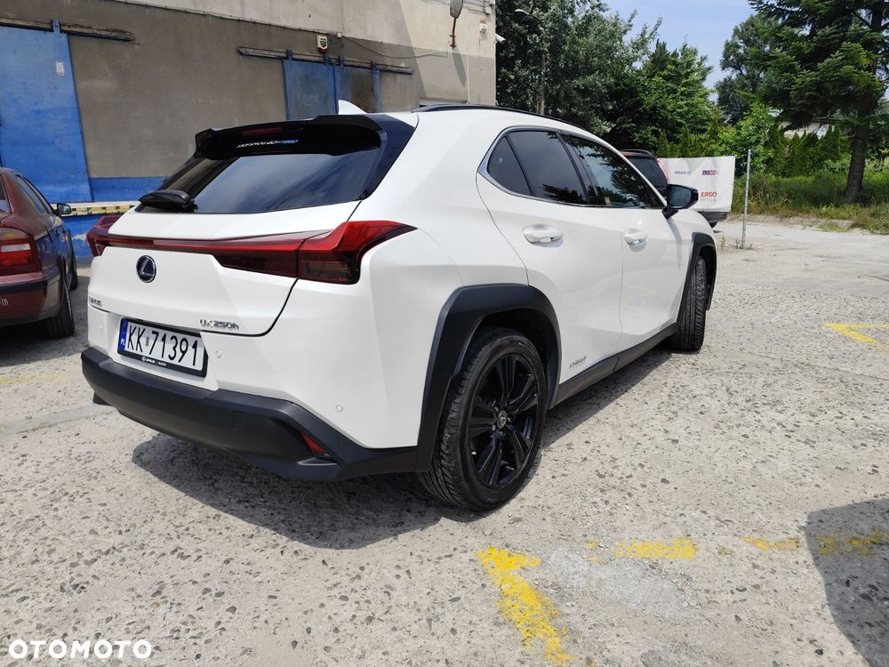 Lexus UX - 2