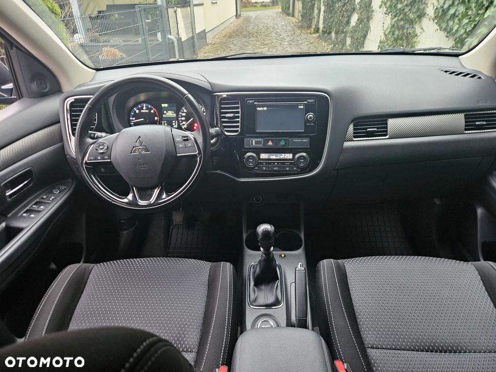Mitsubishi Outlander 2.2 DI-D 4WD Plus - 17