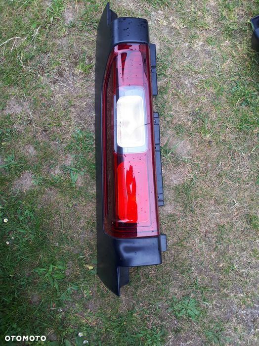 Trafic III Vivaro b lampa tył lewy kompletna - 1