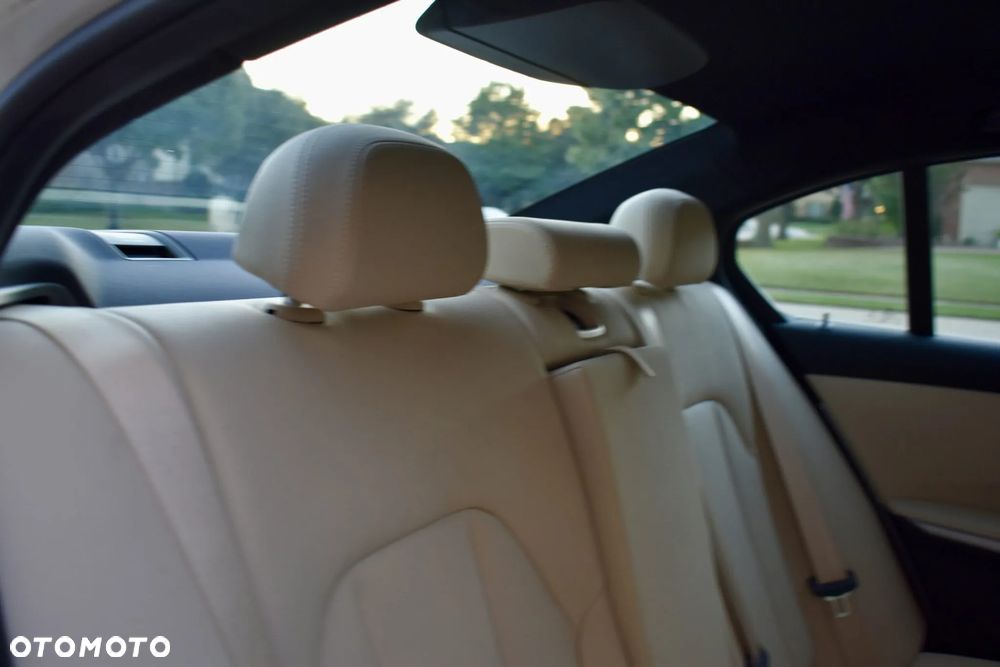 BMW Seria 3 330i - 31