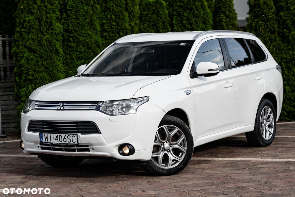 Mitsubishi Outlander Instyle NAVI + - 4
