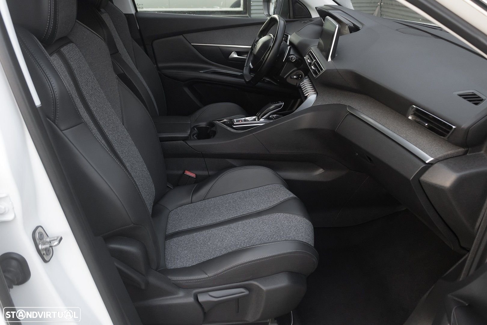 Peugeot 3008 1.5 BlueHDi Allure EAT8 - 20