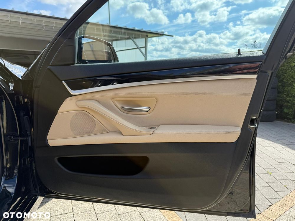 BMW Seria 5 520d xDrive - 7