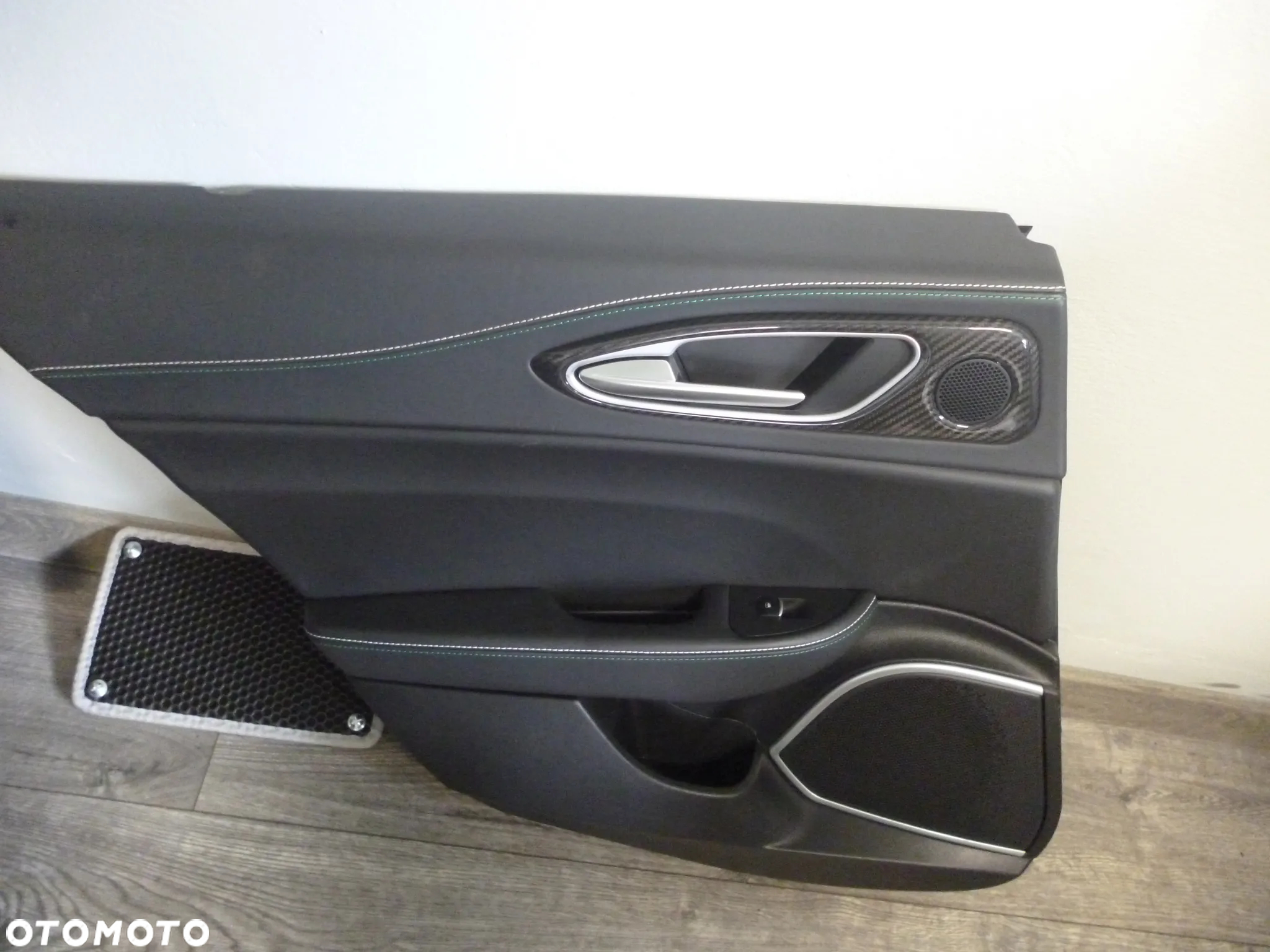 WNĘTRZE ALFA ROMEO GIULIA QUADRIFOGLIO CARBON - 6