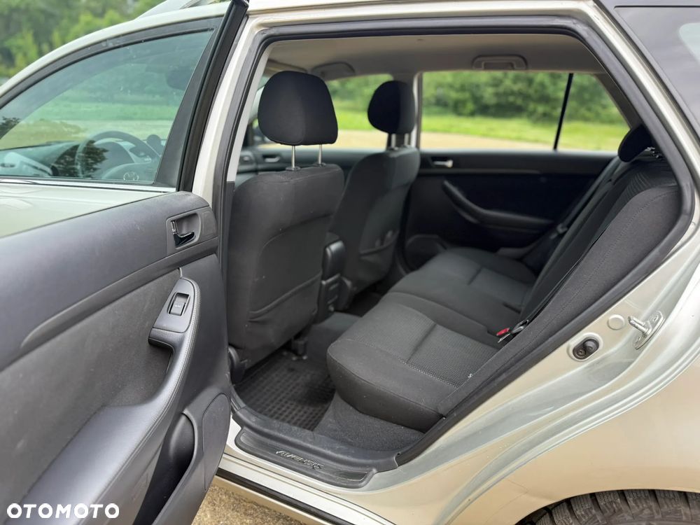 Toyota Avensis 1.8 VVT-i Luna - 12