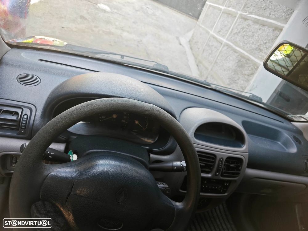Renault Clio 1.9 D RN - 4