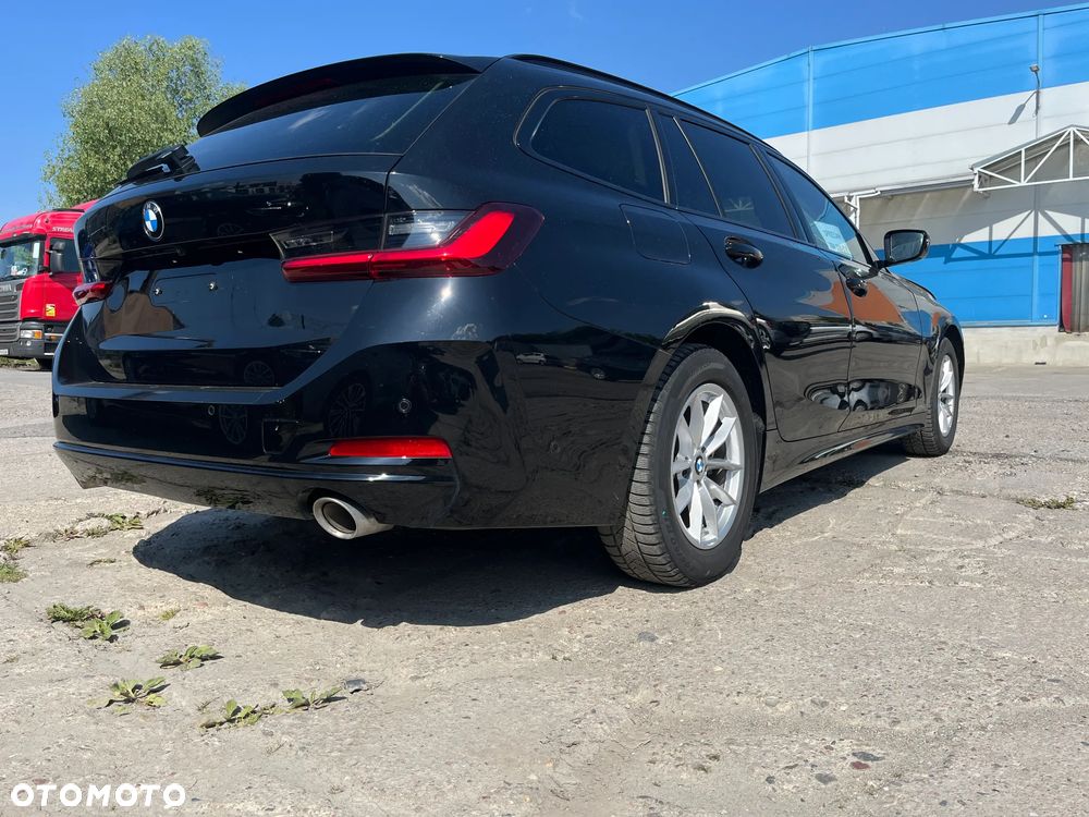 BMW Seria 3 318d Touring Sport Line - 10