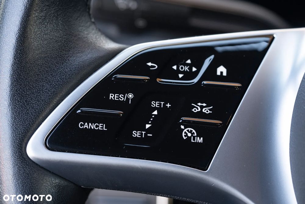 Mercedes-Benz Klasa A 220 4-Matic 7G-DCT - 8