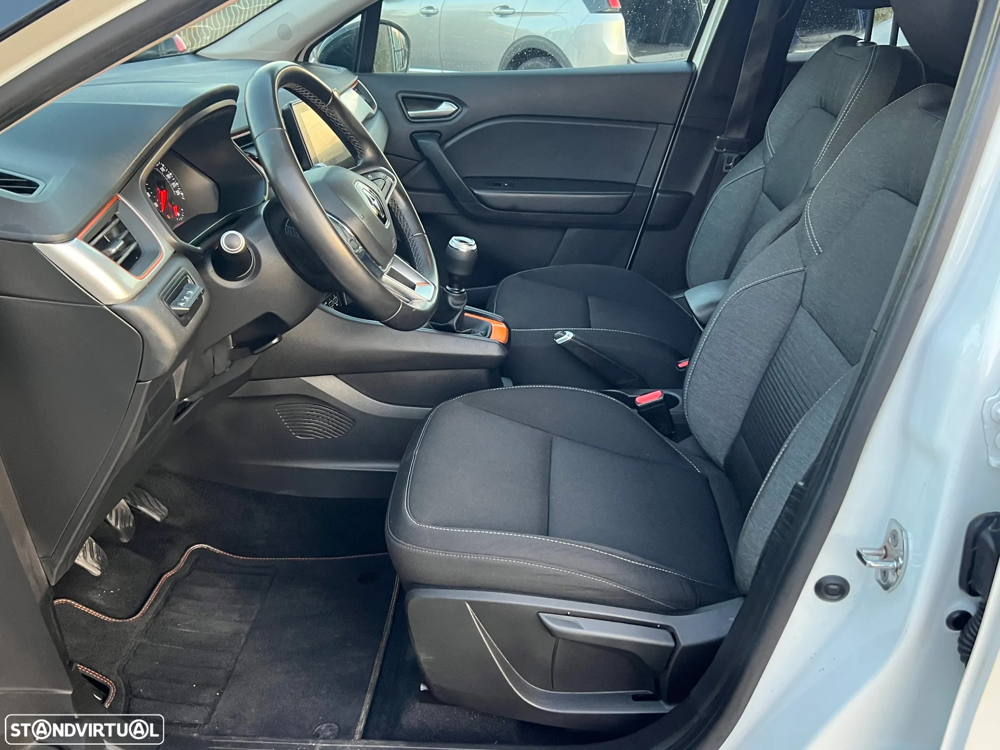 Renault Captur TCe 100 EXPERIENCE - 11