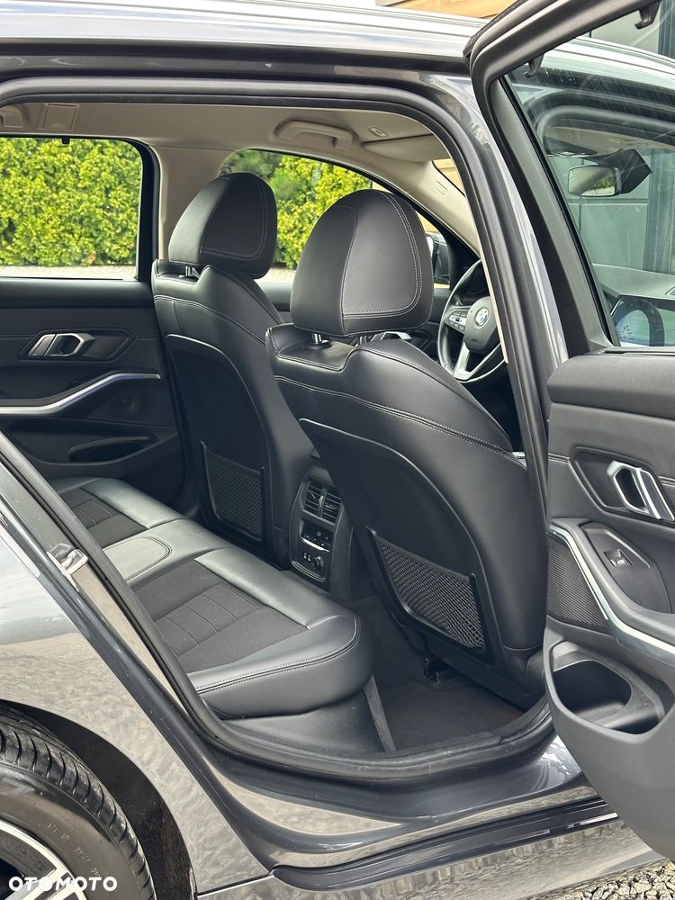 BMW Seria 3 320d Sport Line - 11