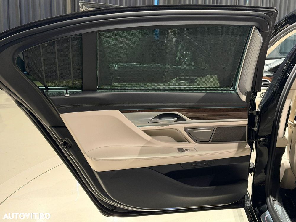 BMW Seria 7 740Ld xDrive - 33