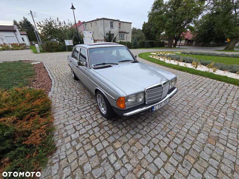 Mercedes-Benz W123 - 14