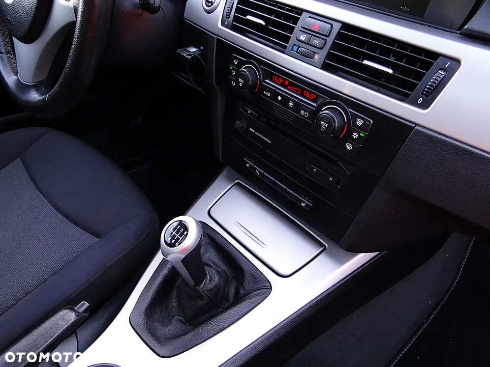BMW Seria 3 320d - 31