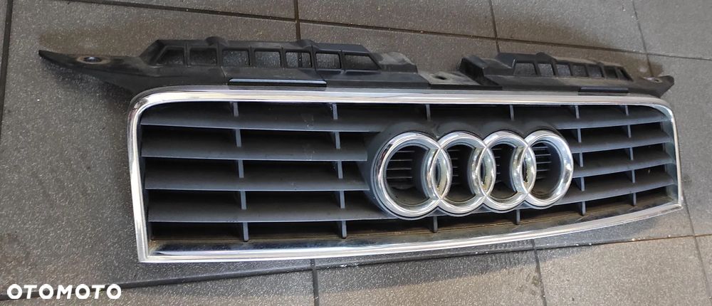 ATRAPA GRILL LOGO CHROM MAŁY GRILL A3 8P - 2