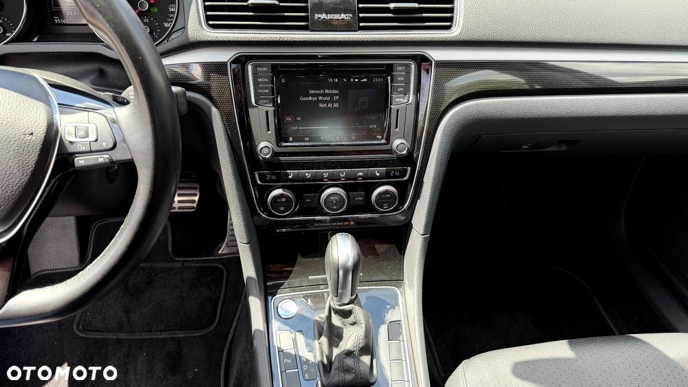 Volkswagen Passat - 24