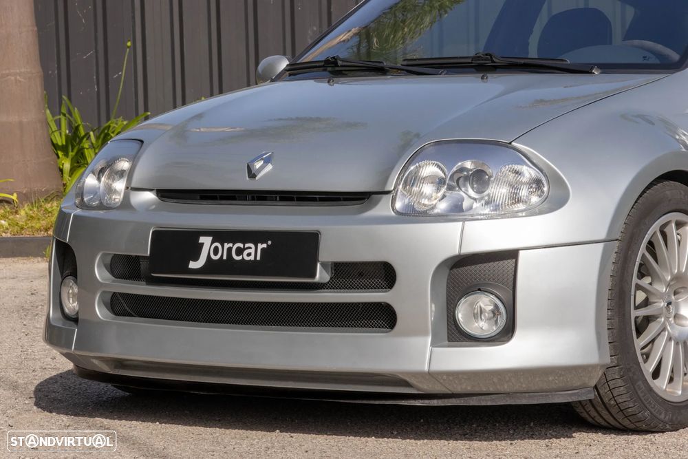 Renault Clio 3.0 V6 Sport - 5