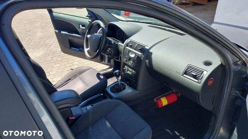 Ford Mondeo 2.0 TDDi Ambiente - 11