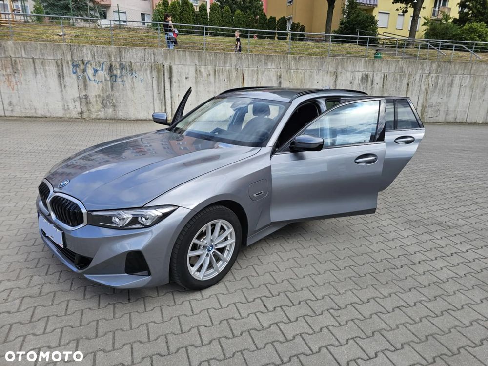 BMW Seria 3 ver-320e-phev - 13
