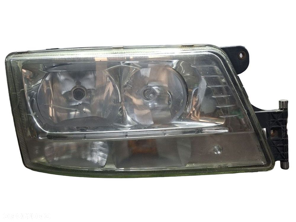 LAMPA  REFLEKTOR  LED PRZÓD  LEWA  MAN TGX TGS - 1
