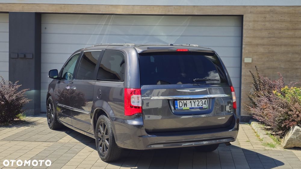 Chrysler Town & Country 3.6 Limited - 6