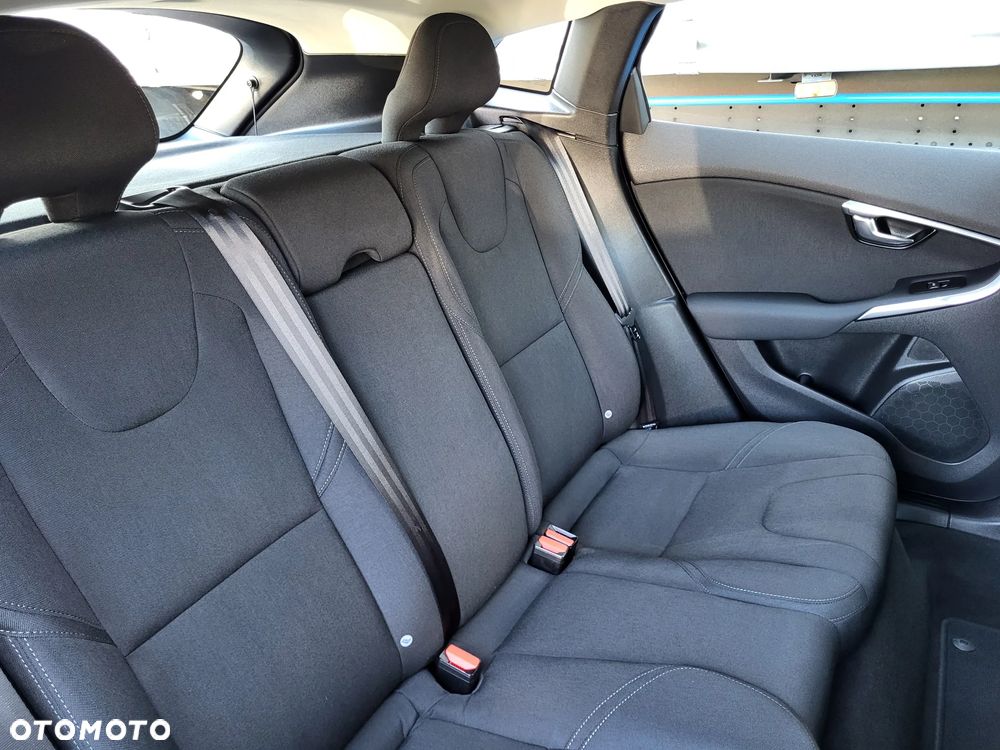 Volvo V40 T2 Momentum - 29