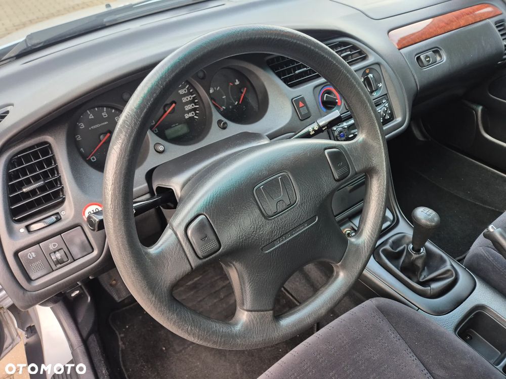 Honda Accord 1.8i LS - 16