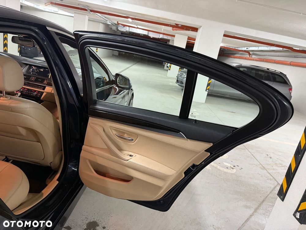 BMW Seria 5 528i xDrive - 11