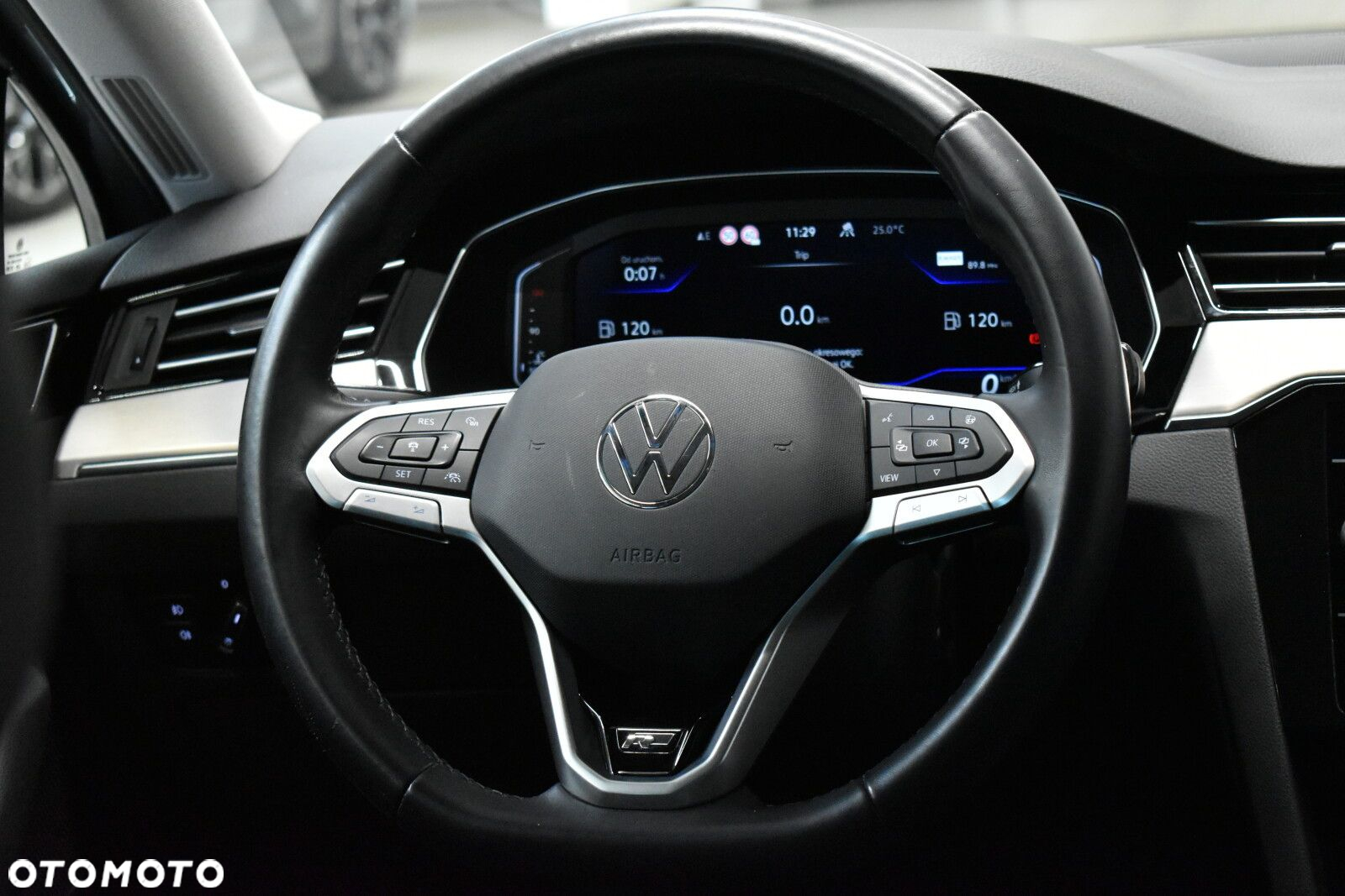 Volkswagen Passat - 12