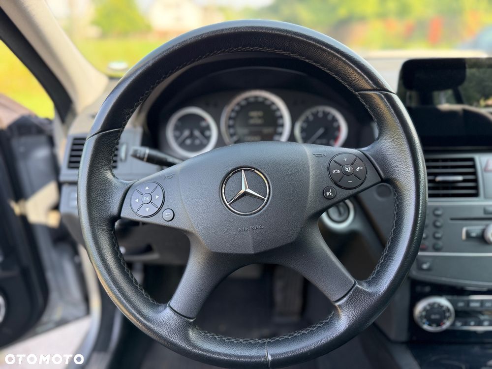 Mercedes-Benz Klasa C 200 (BlueEFFICIENCY) 7G-TRONIC Avantgarde - 21