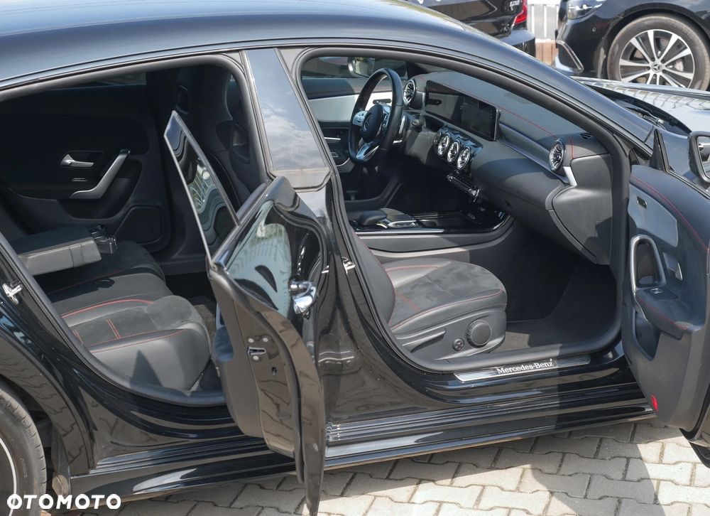 Mercedes-Benz CLA 180 7G-DCT AMG Line - 21