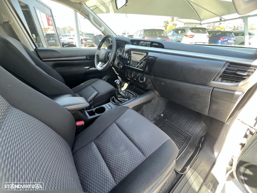 Toyota Hilux 2.4 D-4D 4WD CD CM - 23