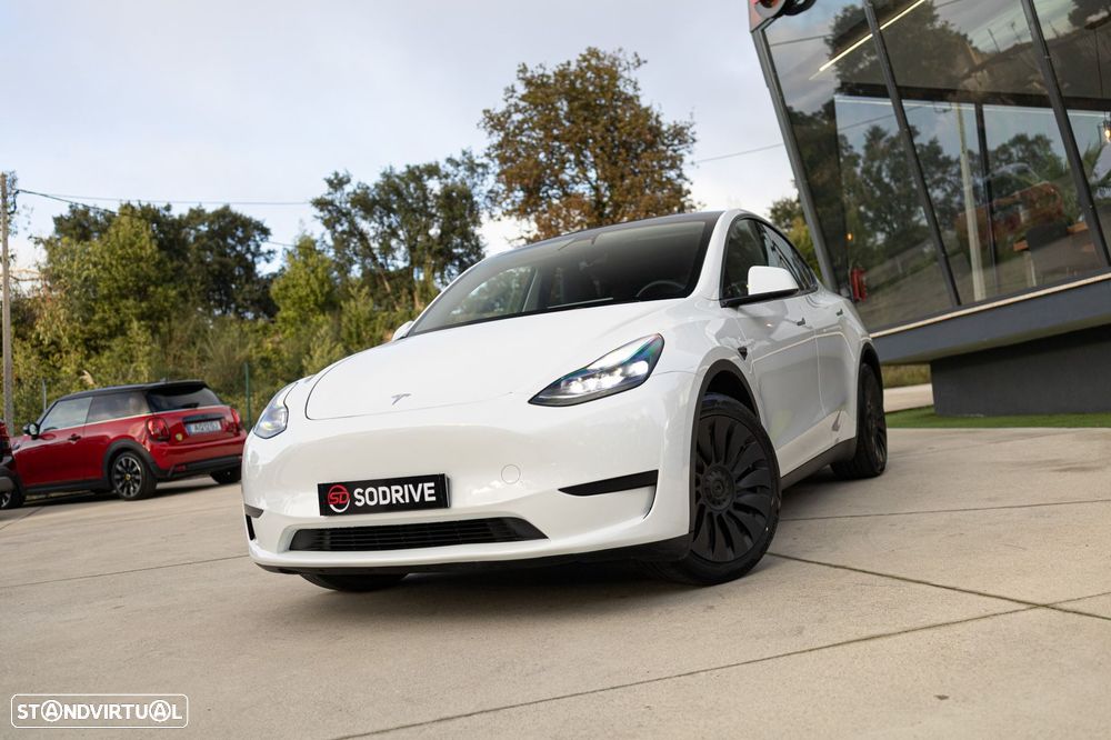 Tesla Model Y Standard RWD - 3