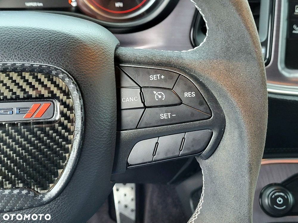 Dodge Challenger - 28