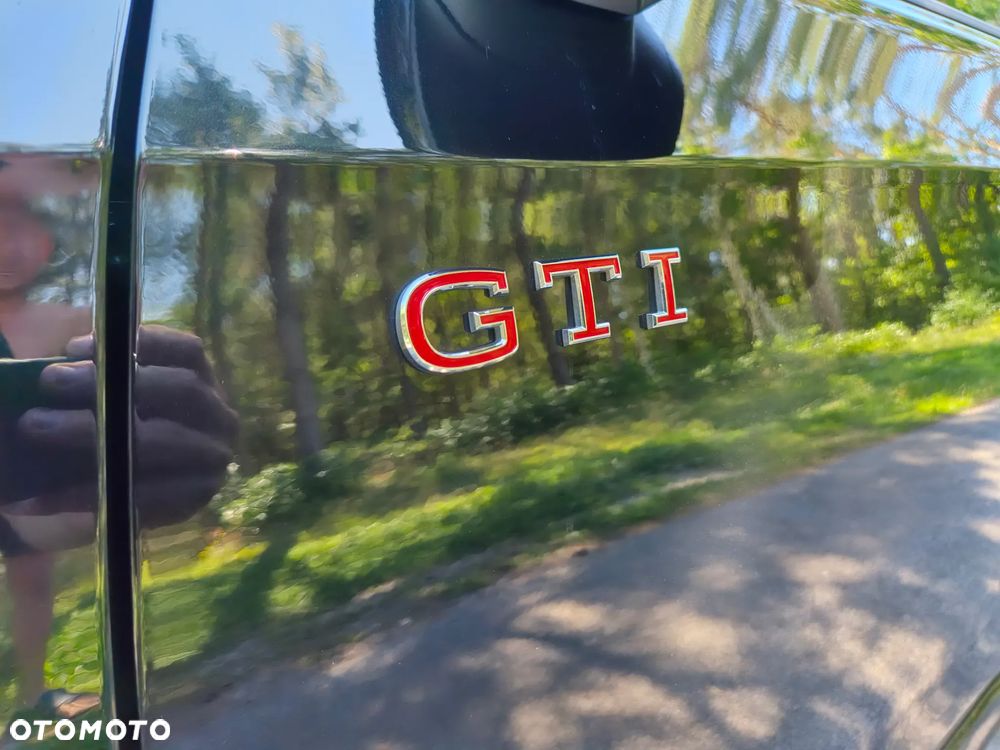 Volkswagen Golf - 24