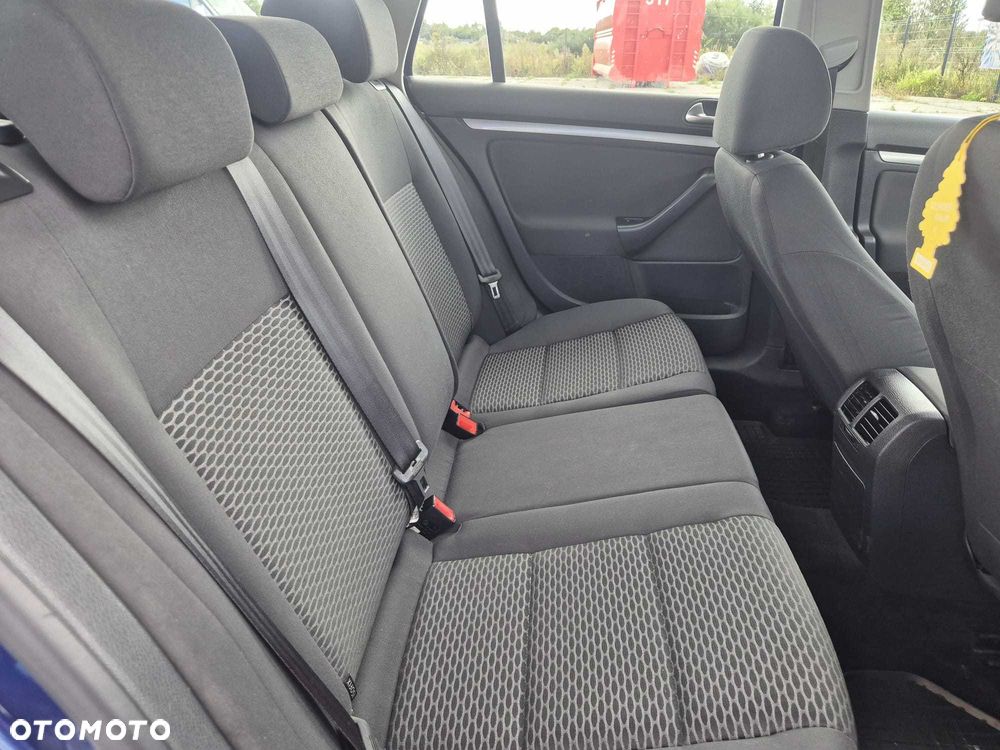 Volkswagen Golf - 8