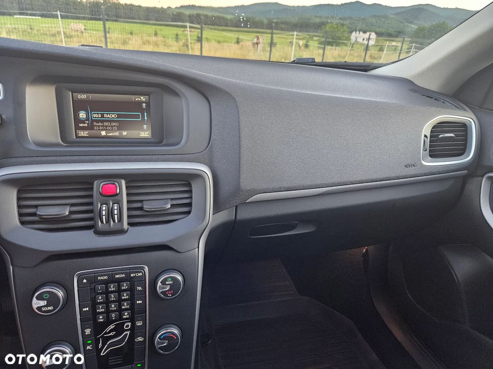 Volvo V40 T2 - 24