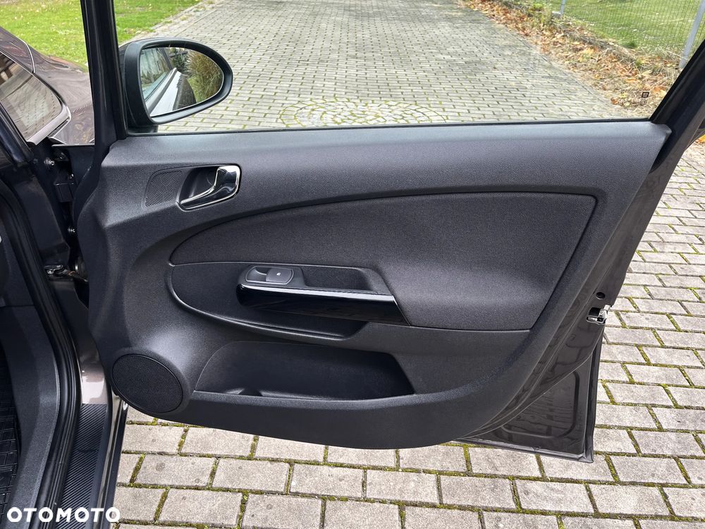 Opel Corsa 1.2 16V Cosmo - 32