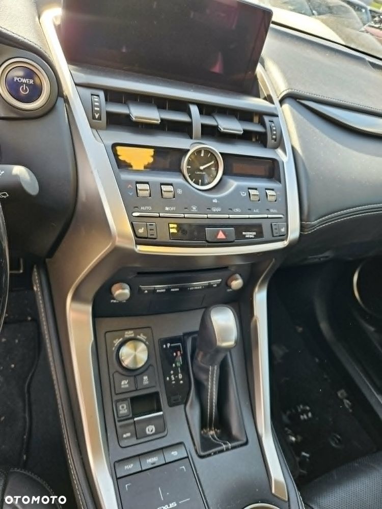 Lexus NX 300h - 8