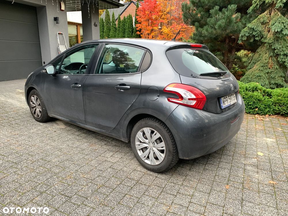 Peugeot 208 2015 photo 3