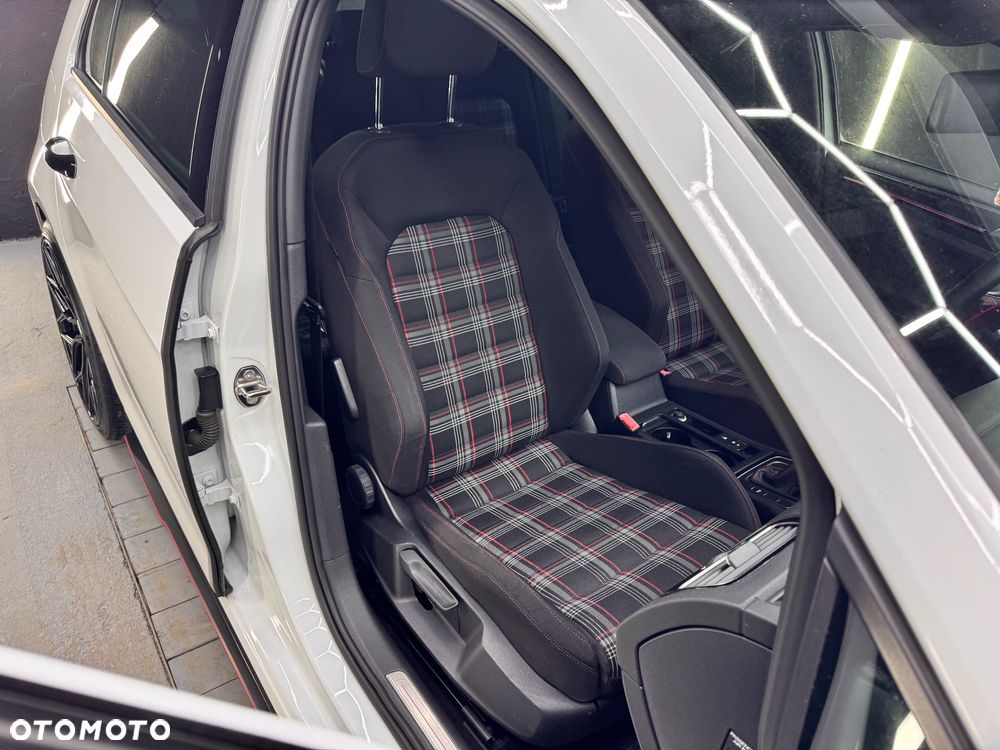 Volkswagen Golf GTI Performance BlueMotion Technology DSG - 12