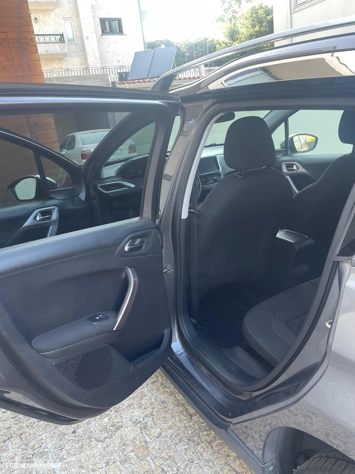 Peugeot 2008 1.6 BlueHDi Style - 13
