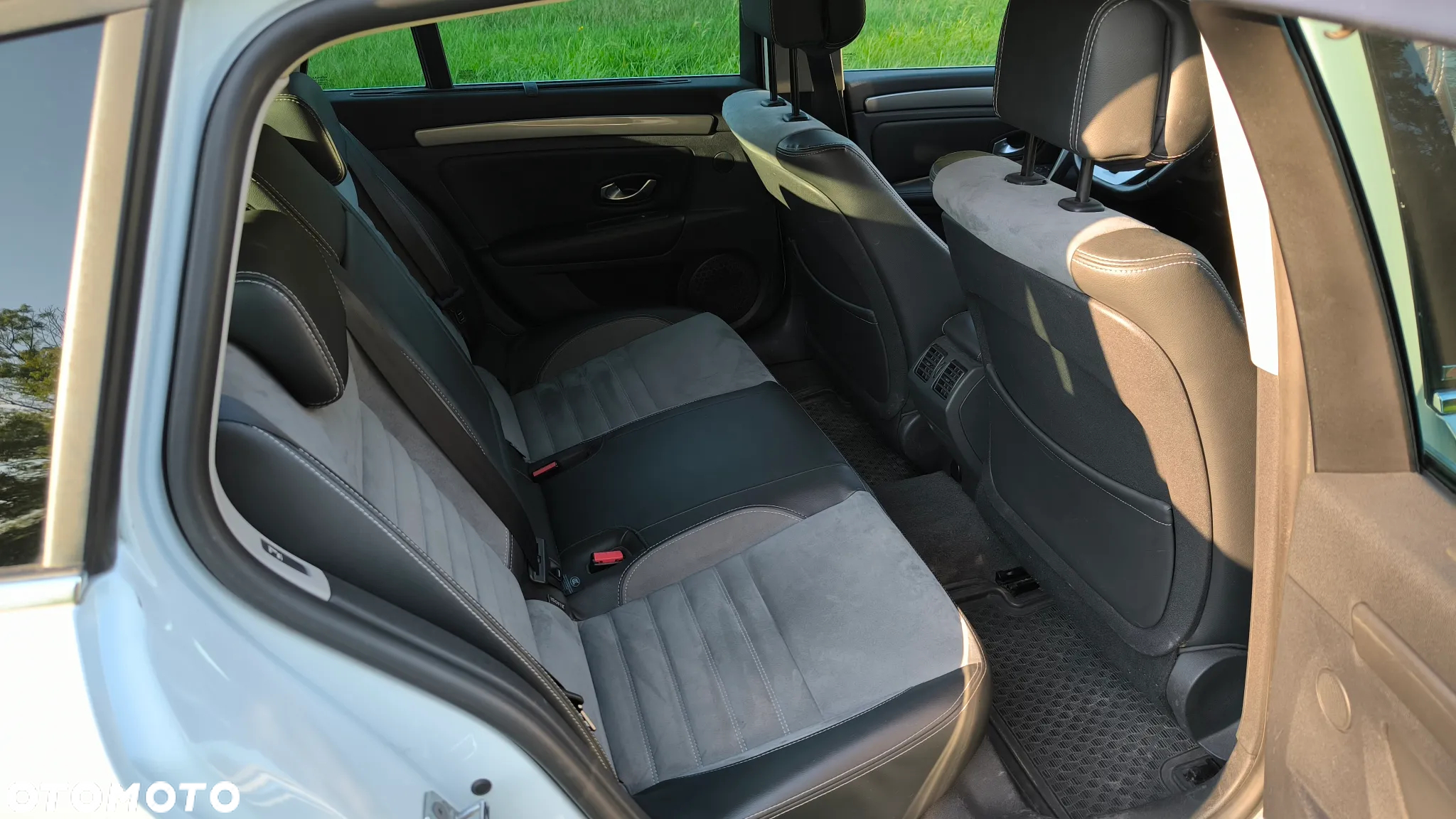 Renault Laguna ENERGY dCi 175 FAP Start & Stop Initiale - 9