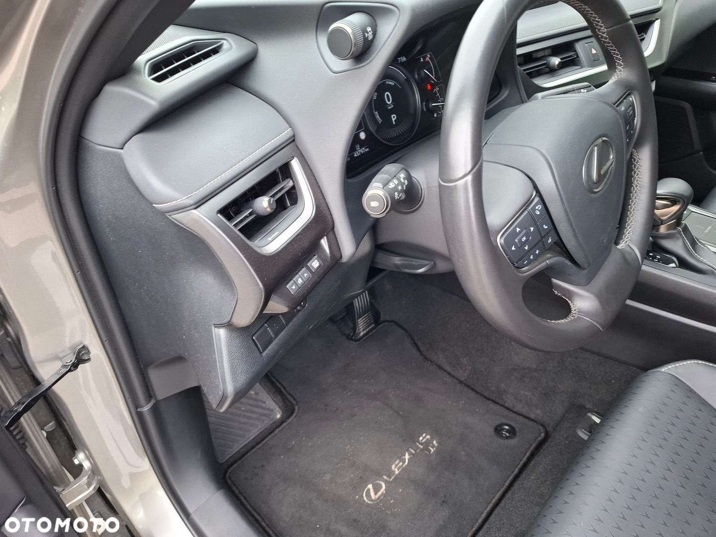 Lexus UX 250h GPF F Impression 2WD - 14
