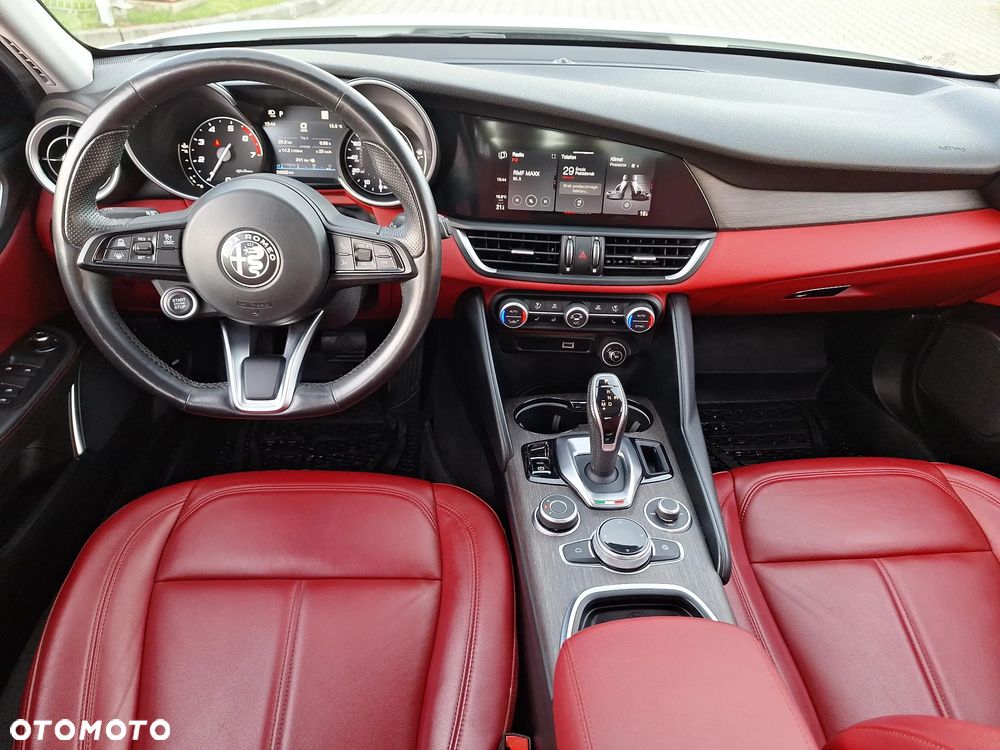 Alfa Romeo Giulia 2.0 Turbo 16V AT8-Q4 Ti - 17
