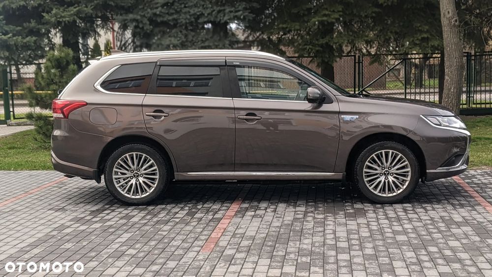 Mitsubishi Outlander - 8