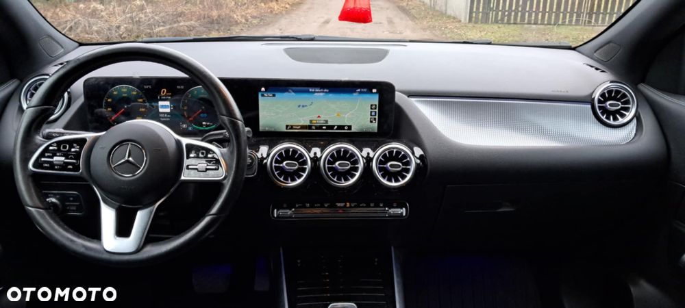 Mercedes-Benz GLA - 11