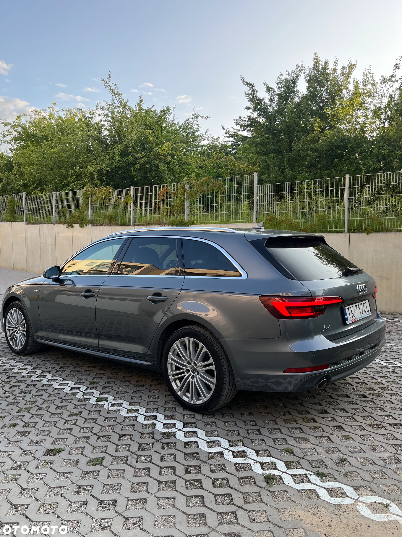 Audi A4 Avant 2.0 TDI sport - 4